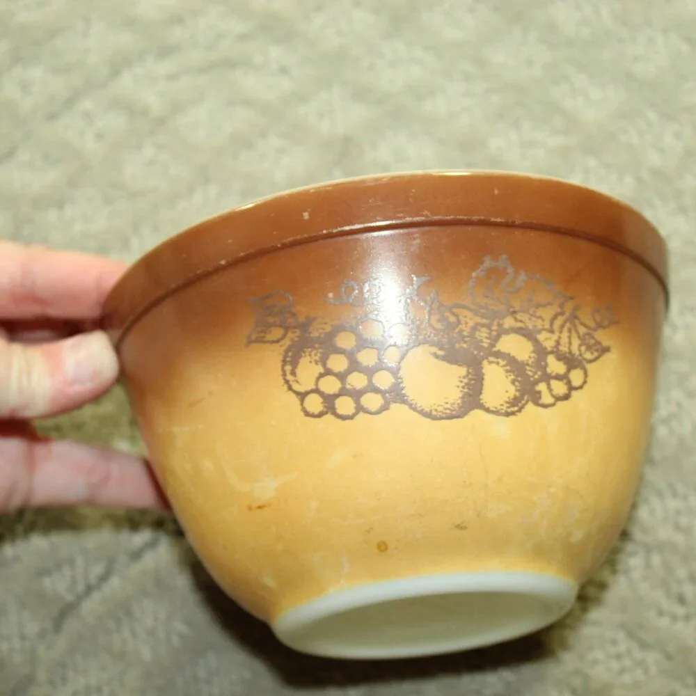 Vintage Pyrex 401 - 1 1/2 Pt Old Orchard Brown Nesting Mixing Bowl - Single GUC